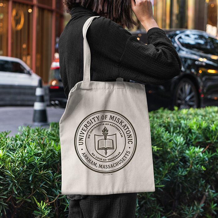 Esta totebag es tuya por ser mecenas. Diseño no definitivo.