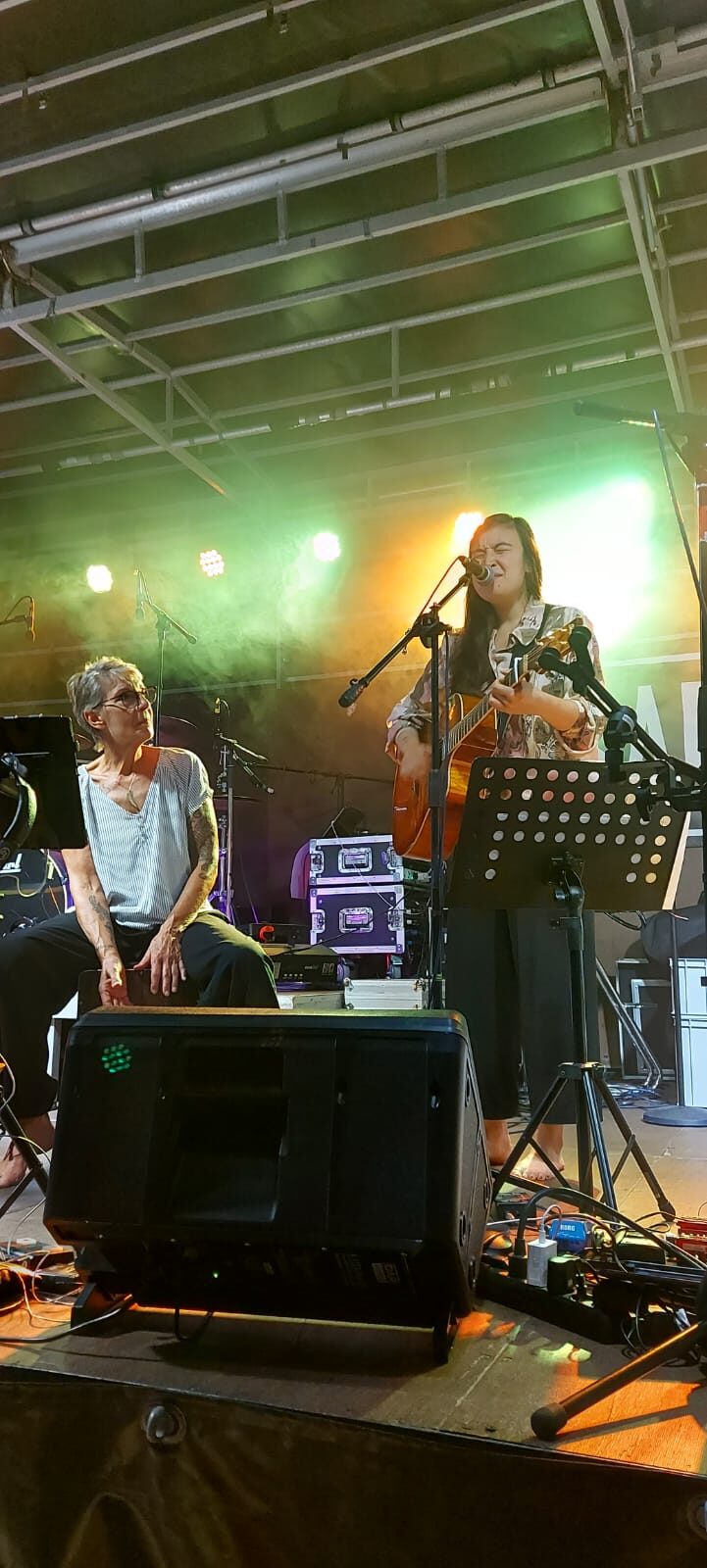 Su-Min & Mom actuando en Kaufungen, Alemania.
