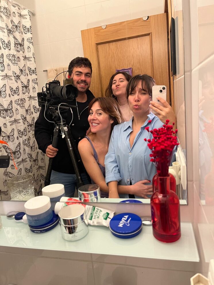 Alejandro Leganés, Mercedes Barba, Alba Loureiro y Tania Medina, en pleno rodaje