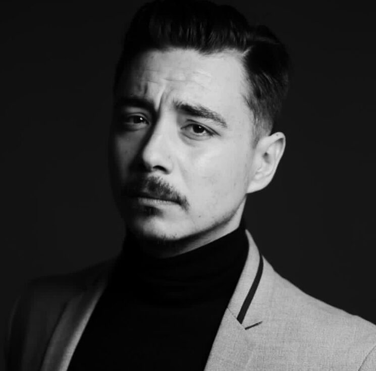 ROGER SERRA- PRODUCTOR Actor que ha participado en películas como “Barcelona 92” o “Mientras Duermes”. También ha trabajado en la obra “Hamlet” en el Cercle. Desde hace unos años ha ido compaginando su trabajo actoral con el mundo de la producción.