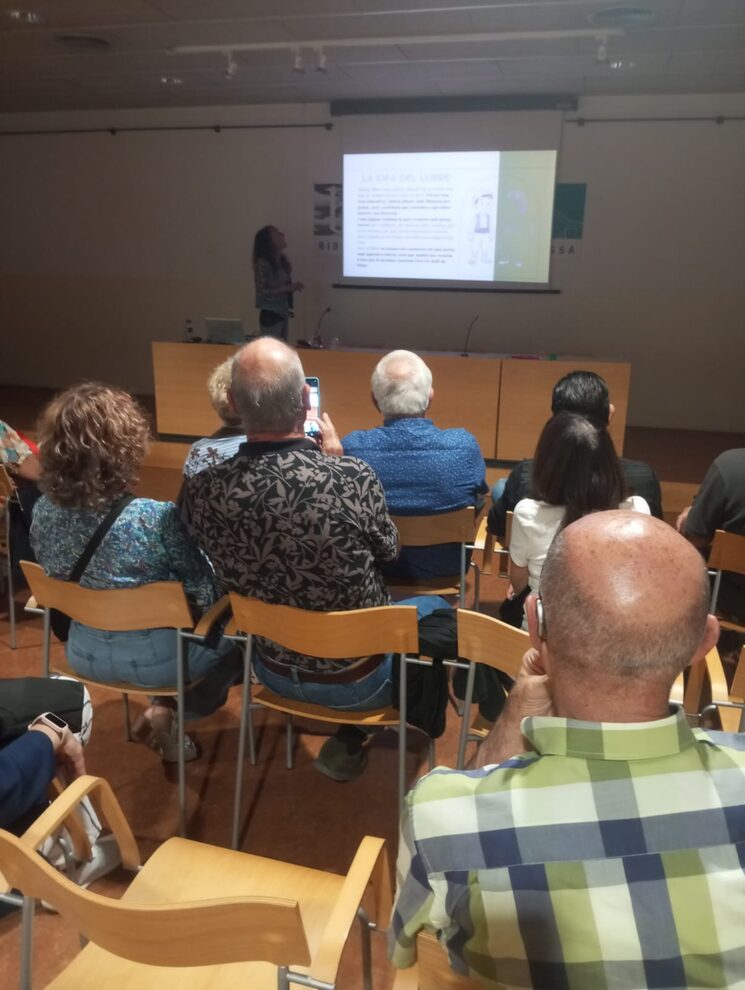 Presentació del Llibre "Pintem la sardana" a la Fira de cultura de Llibres en Català, de Terrassa, amb bons resultats!😊