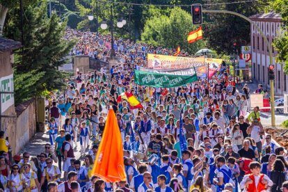 Las cuadrillas bajan a la pradera de San Juan de Duero el lunes de Bailas
