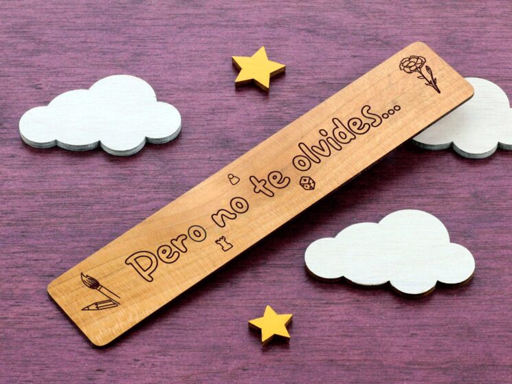 Añade a tu libro un fantástico marcapáginas de madera y aumenta tu ayuda a esta causa (el diseño no es el definitivo).