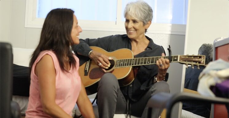Amb Joan Baez, assajant al seu camerino (2019)