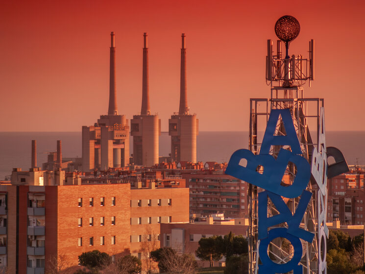 2007. Paisatge badaloní des dels peus de la Creu de Montigalà. Aquesta imatge no va entrar a la sel·lecció final pel llibre.