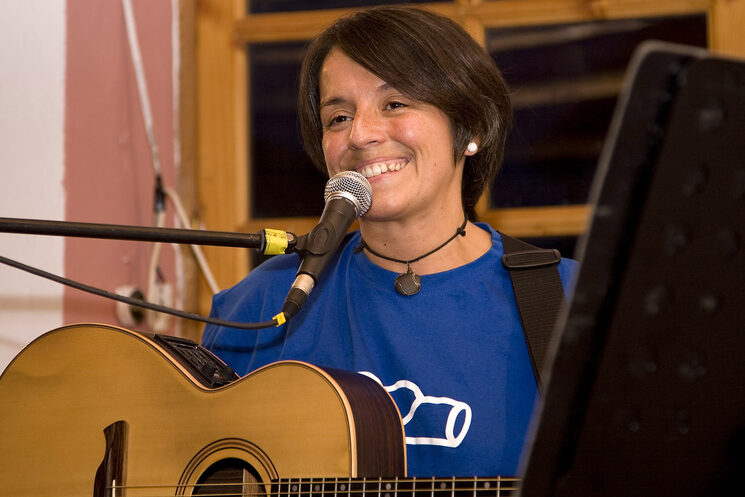 Cantant en defensa del riu i del Pirineu (Biscarrués, 2011)