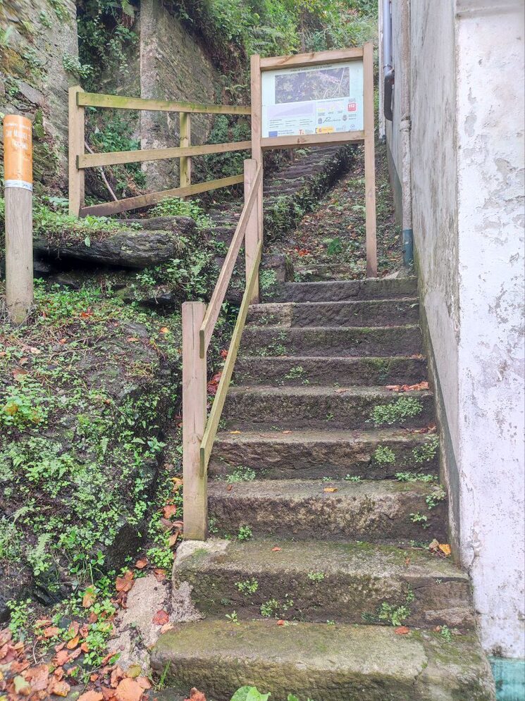 Escaleras que inician la subida