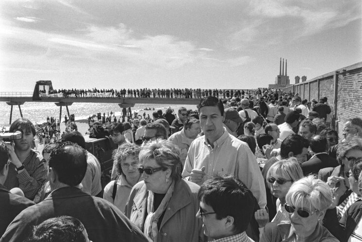 Març 2001. Jornada festiva i reivindicativa per a recuperar el Pont del Petroli per a la ciutat. Quantes persones reconeixeu?