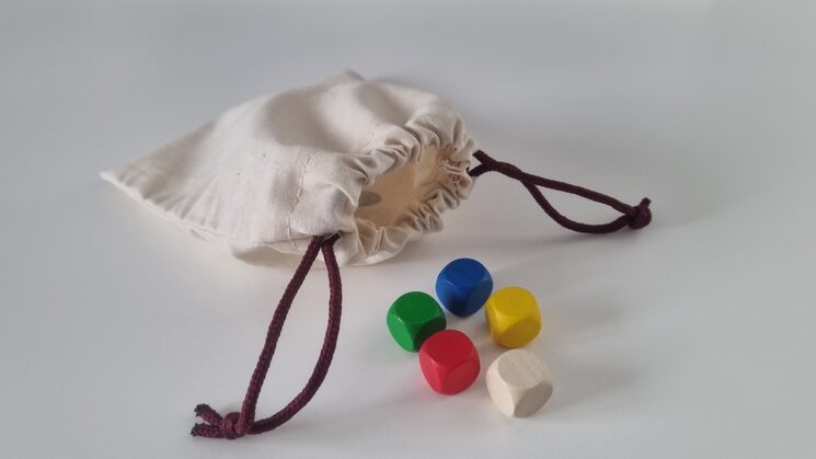 Bolsita mágica y dados de colores