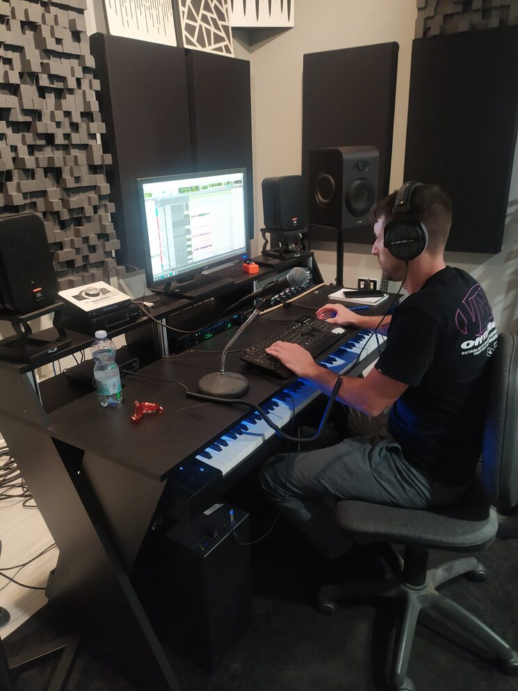 Andrea és lo tècnic de so