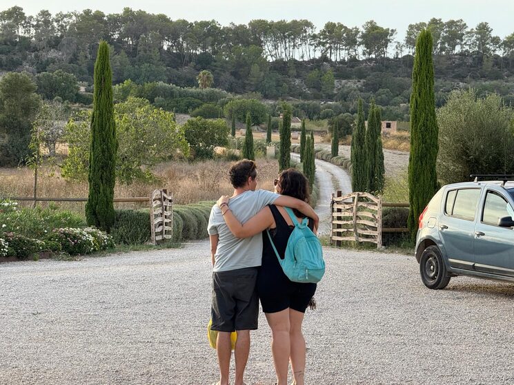 Pedro (nuestro productor) y Manena, el día que acabaron de grabar las voces finales del disco.
