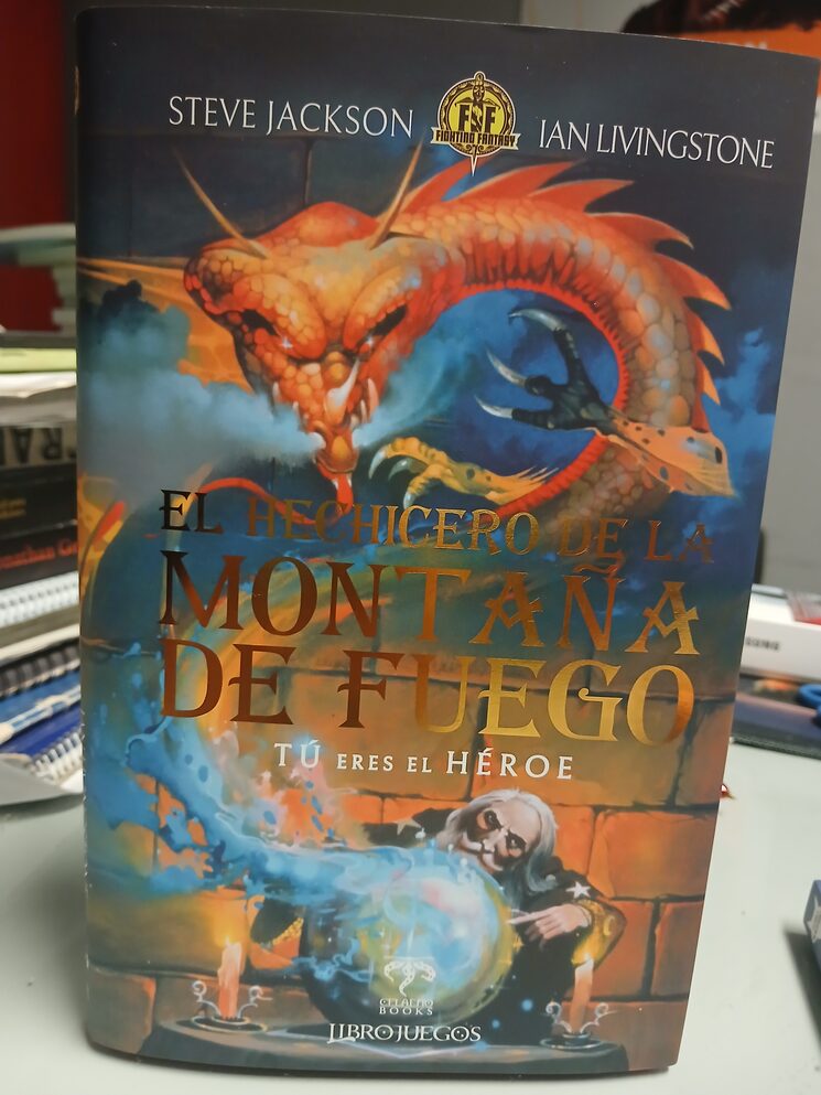 La edición de El Hechicero de la Montaña de Fuego...está muy guapa.