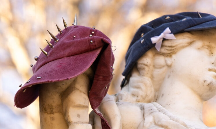 Gorra con pinchos. Deseptimo