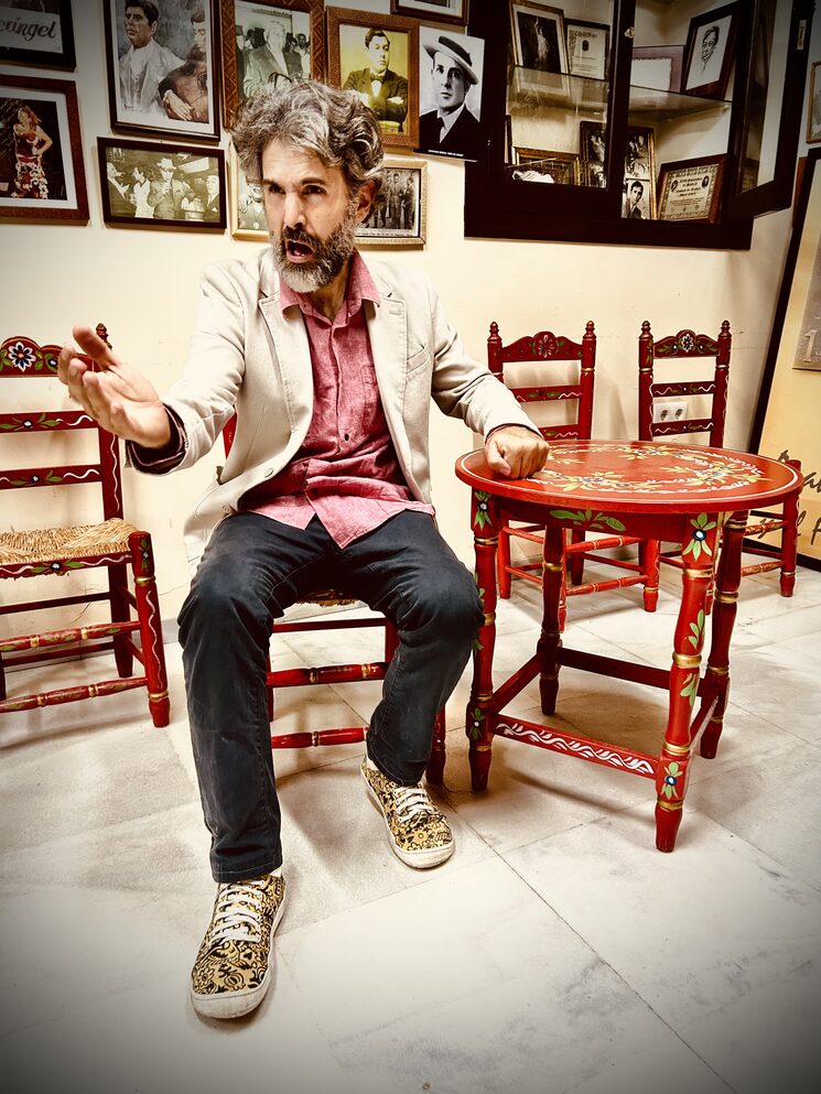 Mi compadre, Jose Recaxa, en un acceso de arte.