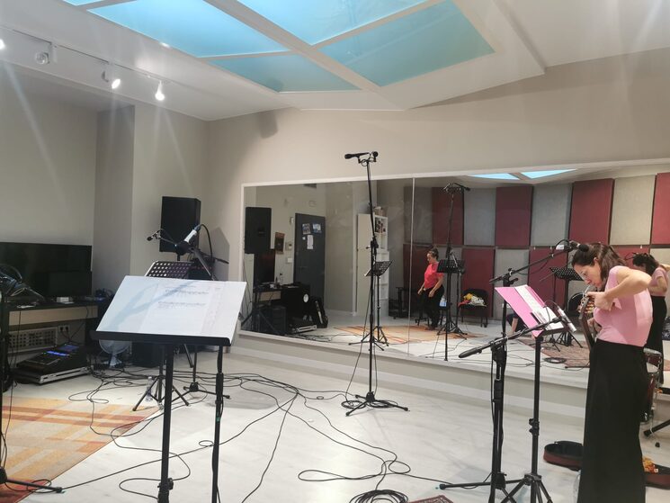 Manos a la obra en el estudio...