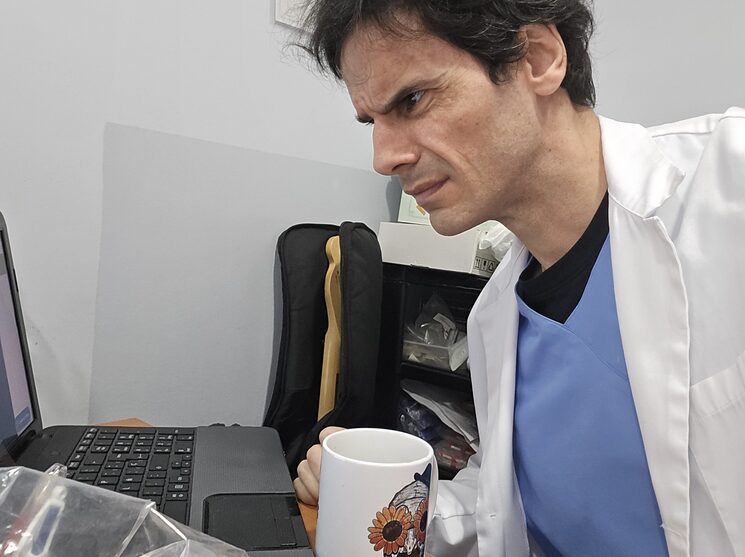 Preparando facturas y tarjetas de envío. Más vale ir adelantando...🥵