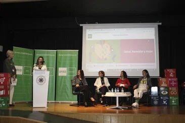 mesa redonda en la UNED Dénia