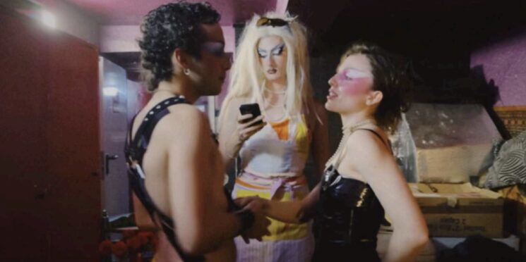 El trío ensayando en el camerino 