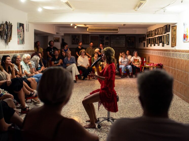 Laila Tafur. Maja y bastarda Redux.  Peña Flamenca Niño de Vélez. Fotografía: Daniel Muñoz. Ed. 2025.