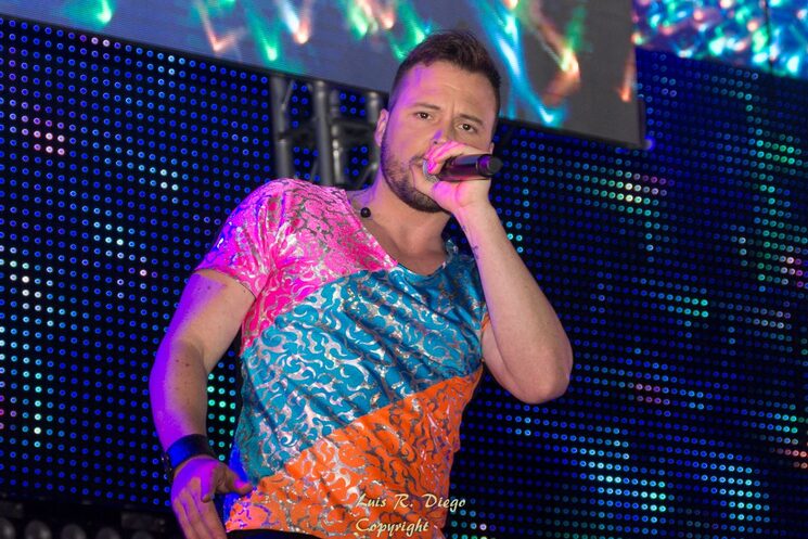 Manu - SuperHollywood