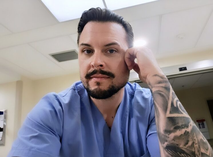 Manu - enfermero - guardia