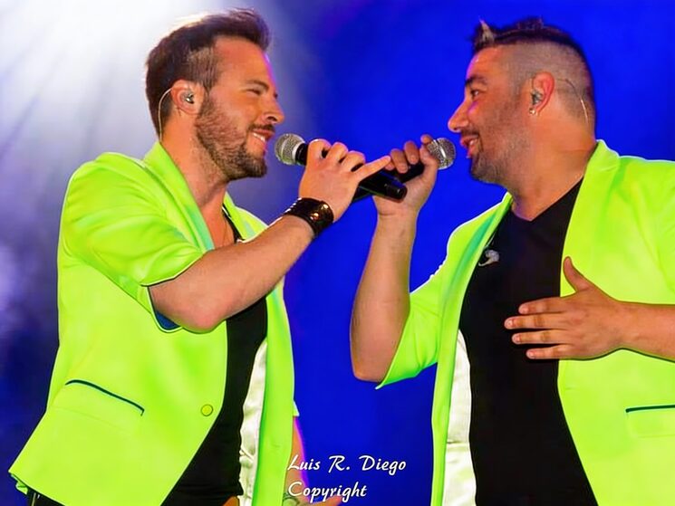 Fabio y Manu - disfrutan escenario