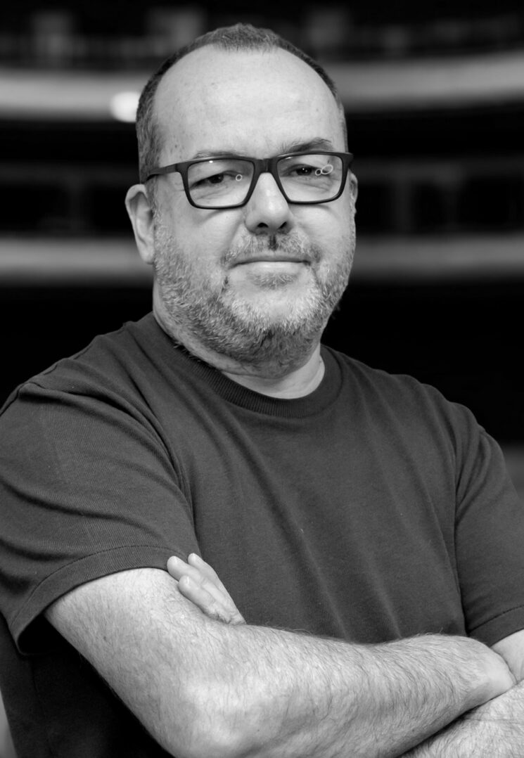 Eduardo Martín- Creador y director