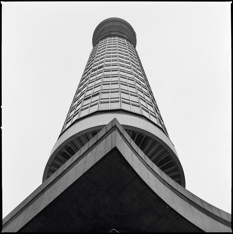 Post Office Tower, Londres, Reino Unido. (Arq. Eric Bedford y G. R. Yeats, 1961-1964)