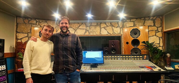 A la derecha, Javier Salvador