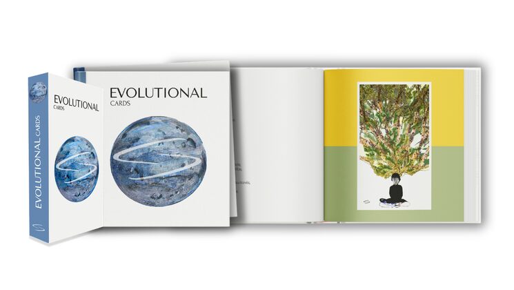 Libro de tapa dura (144 páginas; 21 x 21 cm) + caja de cartón rígido con cierre imantado para guardar las cartas