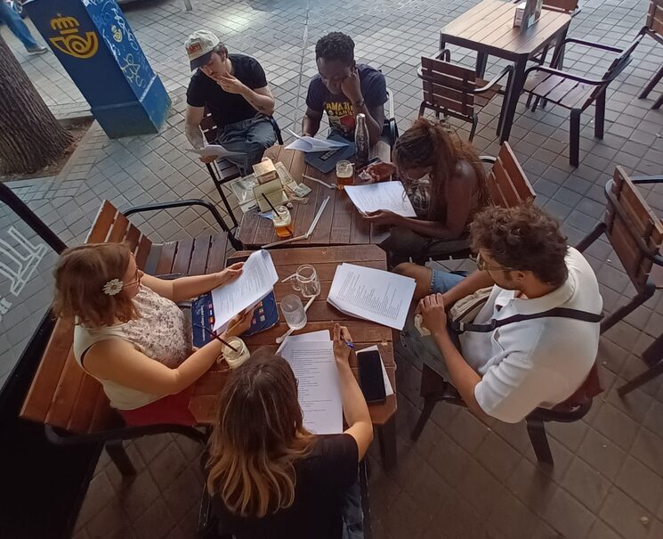 El equipo durante la lectura dramatizada