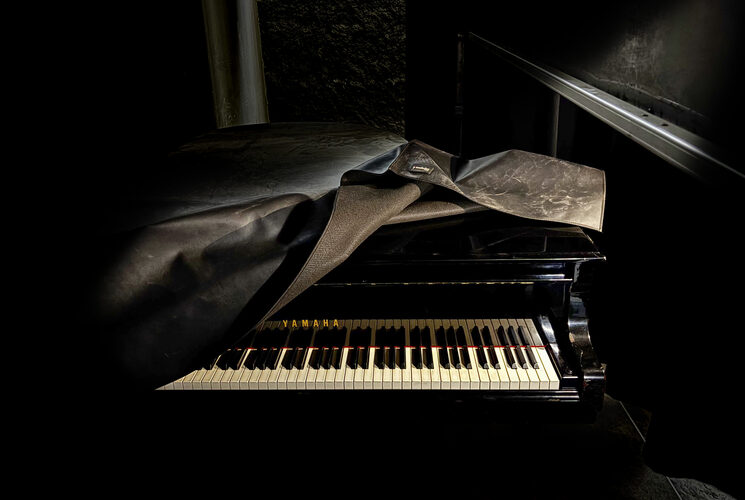 Un piano entre bambalinas