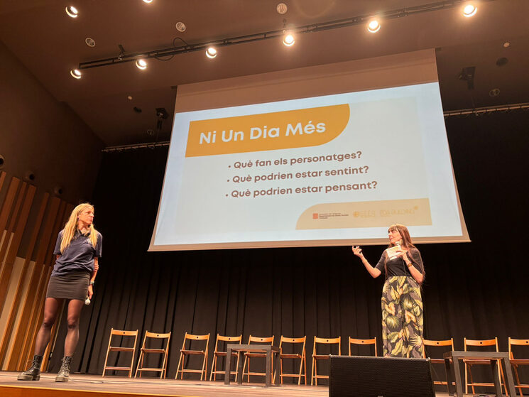 Fotografía de las actividades pedagógicas utilizando los cortometrajes por parte de PDA Bullying