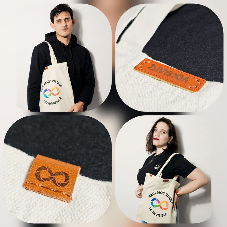 (Tote bag, con asas, de materiales reciclados -algodón orgánico y poliéster-. Medidas 38 x 42cm. Color Ecume (entre blanco y beige)