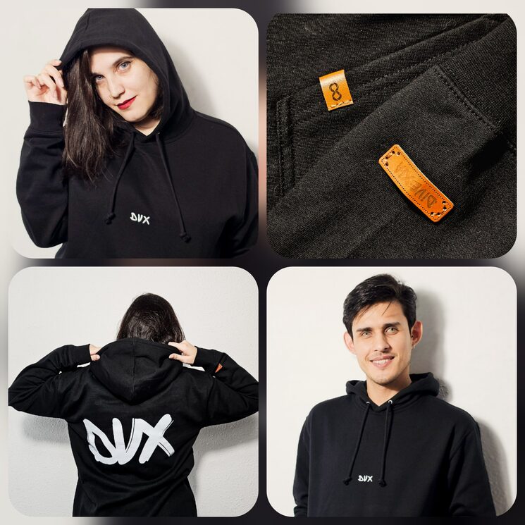 (Sudadera, con capucha, de materiales reciclados. Interior perchado suave. Bolsillo canguro Tallas Unisex. Color Negro.)