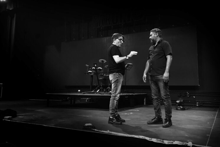 Javier Tolentino con Ricardo Huerta, director de fotografía de MAR ROJO en México