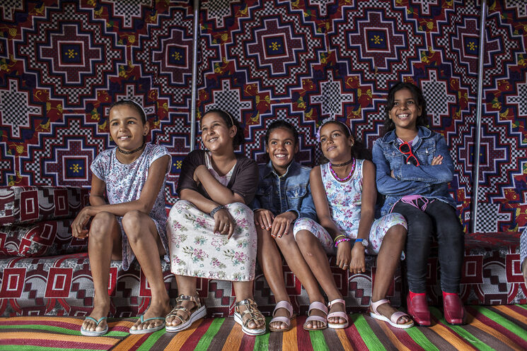 Niñas saharauis durante la jornada de sensibilización en Asturias por el programa Vacaciones en Paz. Asociación Asturiana de Solidaridad con el Pueblo Saharaui. Publicado en Planeta Futuro de El País. 2016.