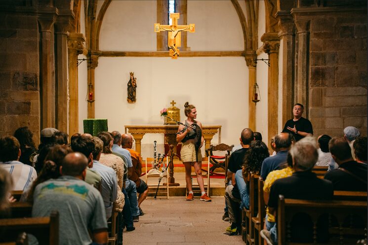 Charla de Malin Lewis en la iglesia de La Oliva en el FIG de 2025