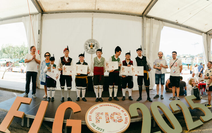 Participantes en el concurso de gaiteros solistas de la XVIII edición del FIG