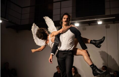 Un beso blanco (Ernesto Artillo and Martí Corbera)