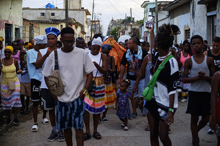 Procesión de La Virgen de Las Mercedes el 14 de octubre de 2025 en el barrio de La Marina, Matanzas.