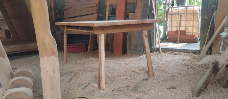 Mesa de madera natural