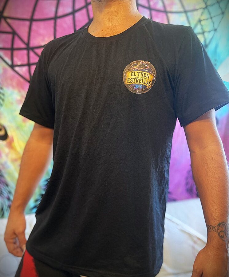 camiseta unisex negra logo