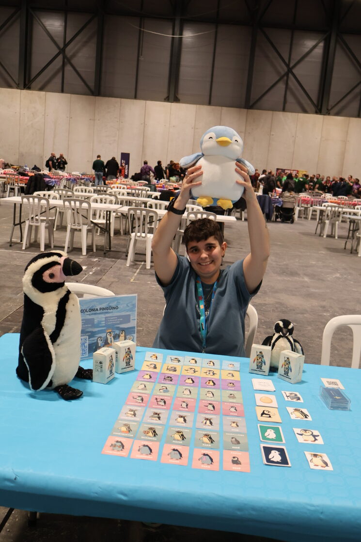 Junto a Pool, co-director creativo y probador oficial del juego