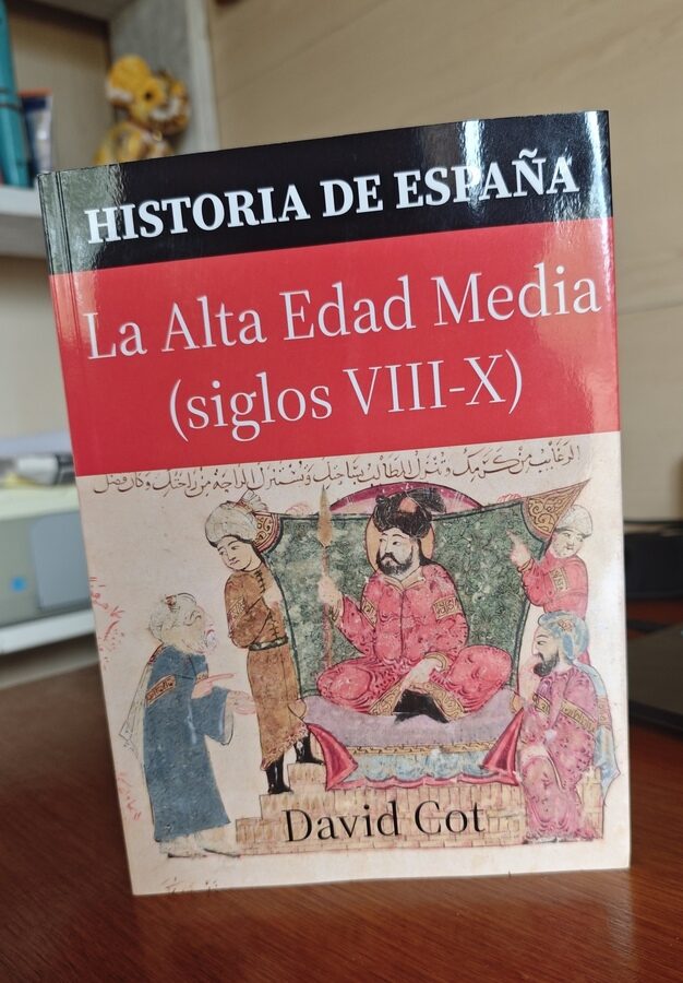 Edición de tapa blanda. La versión final sustituirá la portada abrillantada por una que previene la aparición de rayas