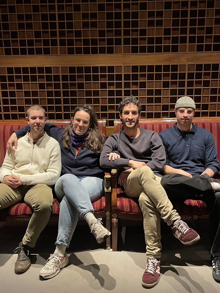 El cuarteto en el estudio, tras la grabación del disco