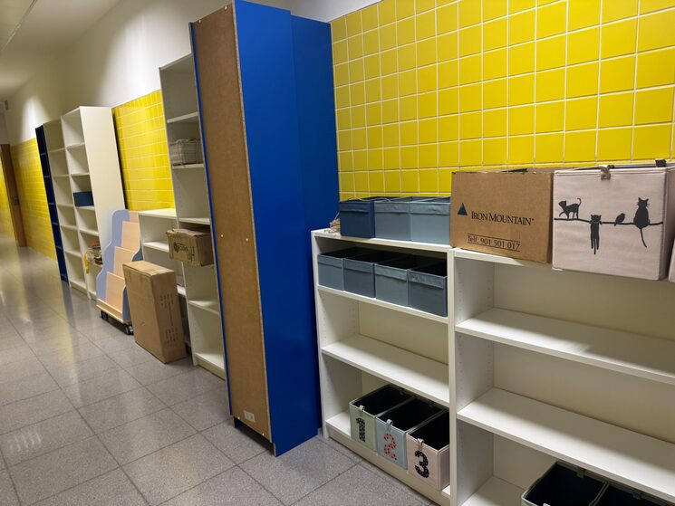 Mobiliario destinado para la biblioteca.