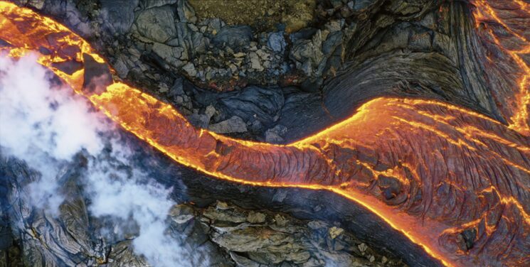 EUROPA: imagen de dron de un enorme río de lava, en la primera erupción del volcán Fagradalsfjall