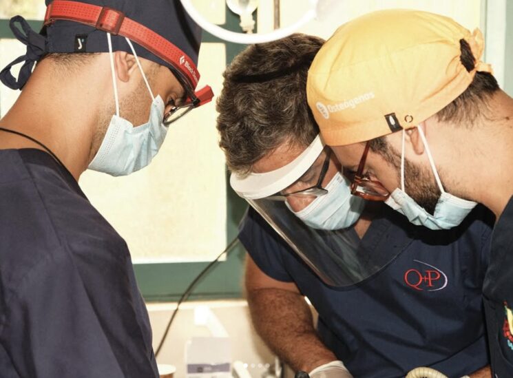 Lxs dentistas trabajan sin descanso hasta la extenuación.